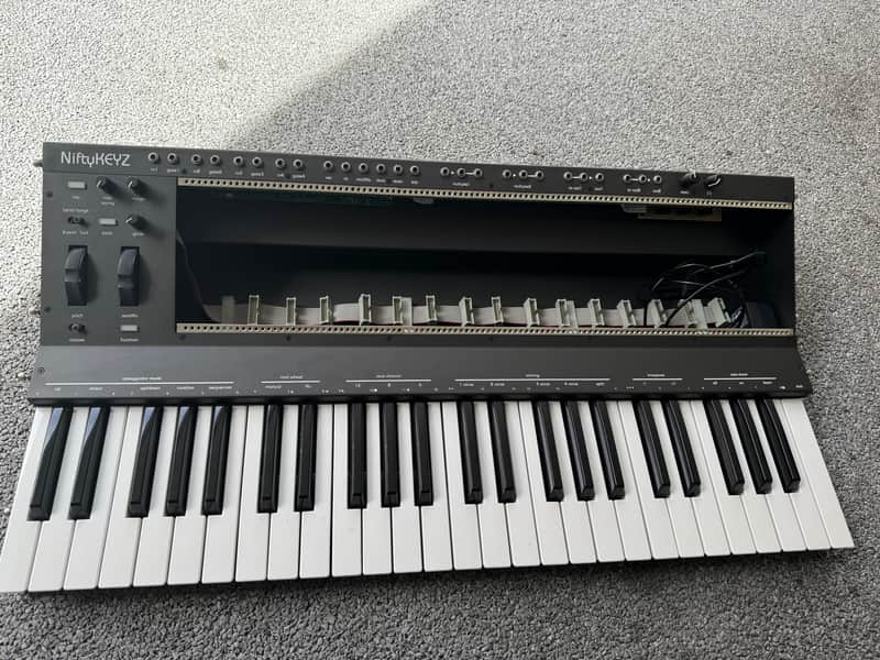 Cre8Audio NiftyKEYZ Eurorack Case with 49-Key MIDI Controller 2022 - Present - White image 1