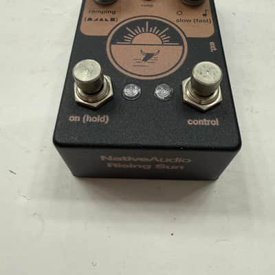 Native Audio Rising Sun Optical Tremolo Guitar Effect Pedal + Original Box image 4