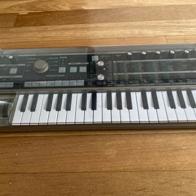 Korg MicroKORG 37-Key Synthesizer/Vocoder 2026 with Decksaver protective cover imagen 1