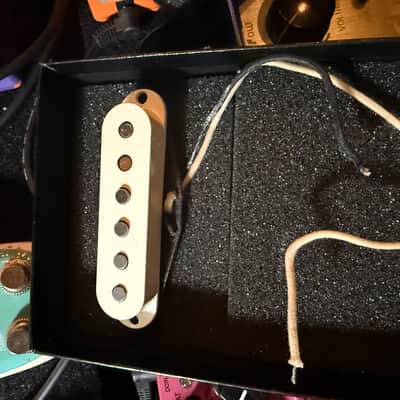 Seymour Duncan Custom Shop 5/2 Twangbanger 2026 - Parchment image 2