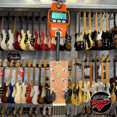 Martin   000 Jr Shawn Mendes image 5
