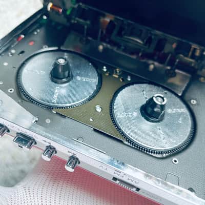 [RARE]Sony WM-F203 Walkman Cassette Player, Ultra Beautiful Red ! Running : ) image 9