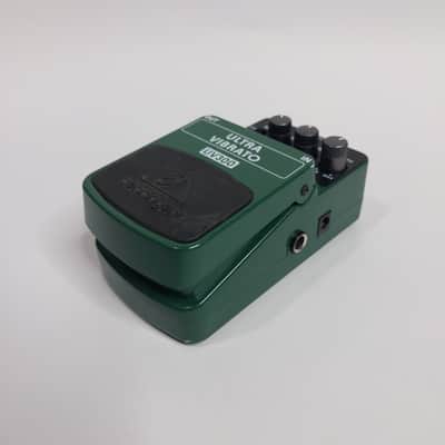 Behringer UV300 Ultra Vibrato Pedal image 9