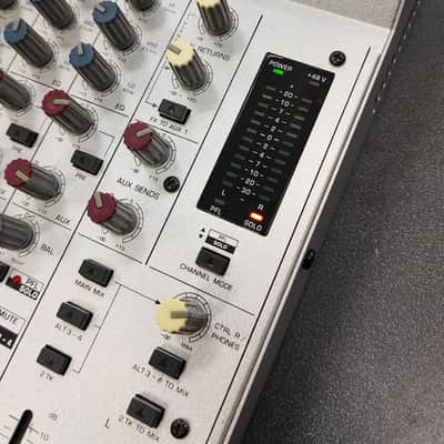 Behringer Eurorack MX1604A 16-Channel Mic / Line Mixer 2000s - Silver Bild 14