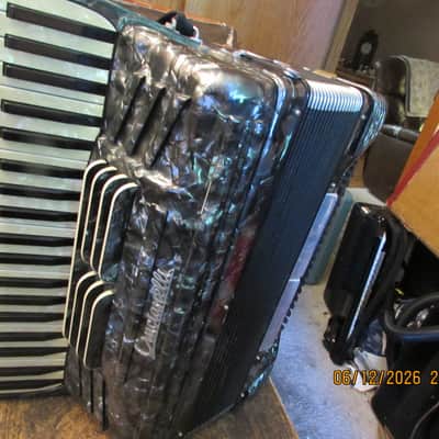 Crucianelli, accordion ,LMH,3/4 reeds,19" KB,7 treble registers,2 bass registers image 4