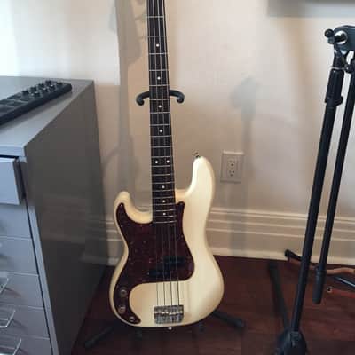 Fender P-Bass (Jr.) Left-handed (MIJ) image 1