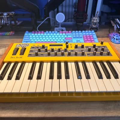 Dave Smith Instruments Mopho 32-Key Monophonic Synthesizer 2011 - 2016 - Yellow with Wood Sides