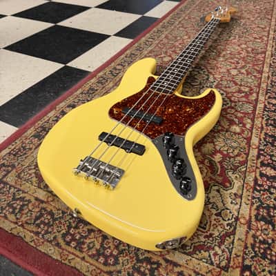 Fender MIM Deluxe Active Jazz Bass 2004 Vintage White