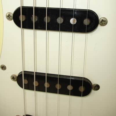 90's Fender Artist Series Yngwie Malmsteen Signature Stratocaster Electric Guitar, Vintage White image 6
