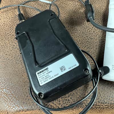 Shure BLX4 H9 Wireless Microphone w/Headset - 2015 image 2