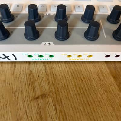 Arturia BeatStep Pro MIDI Controller 2017 - Present - White image 6