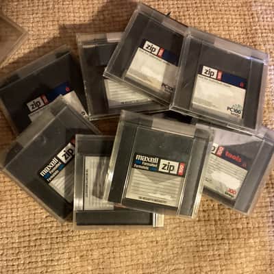 Maxell 100mb Zip disk 1990’s image 2