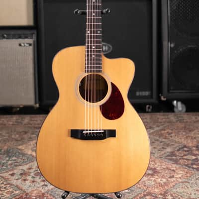 Eastman E1OMCE-DLX OM Acoustic/Electric Guitar with Gig Bag image 3