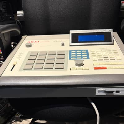 Roger Linn Akai Mpc 60 1988 - Light gray/silver