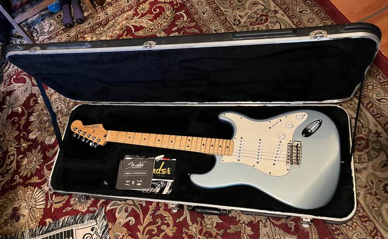 Beautiful 2004 Fender Stratocaster! image 1