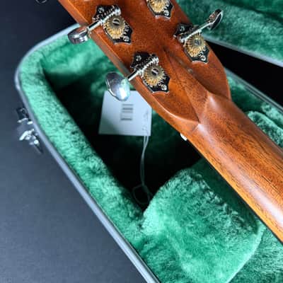 Martin D-28 Standard w/Hardshell Case - Satin Natural image 8