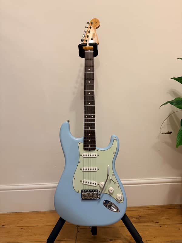 Fender Limited Edition Vintera II Road Worn '60s Stratocaster 2025 Sonic Blue