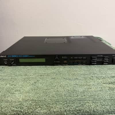 Roland JV-880 Multi Timbral Synthesizer Module 1992 - 1996 - Black