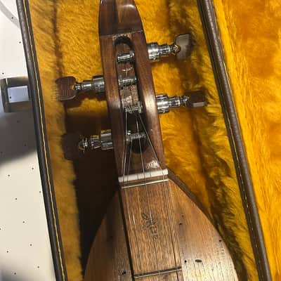 Robert Mize Dulcimer, walnut with wormy chestnut soundboard image 3