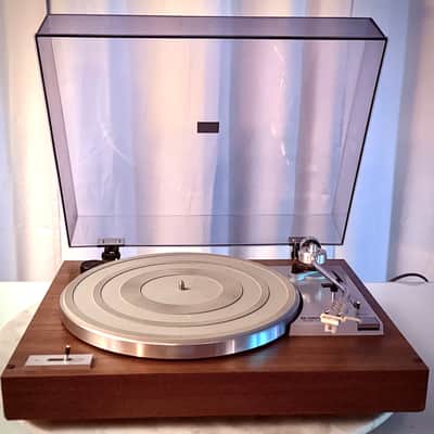 ✨✨ Yamaha YP-211 Vintage Belt-Drive Turntable – Woodgrain Plinth, S-Shaped Tonearm, Smoked Dust Cover, Tested – BVA image 2