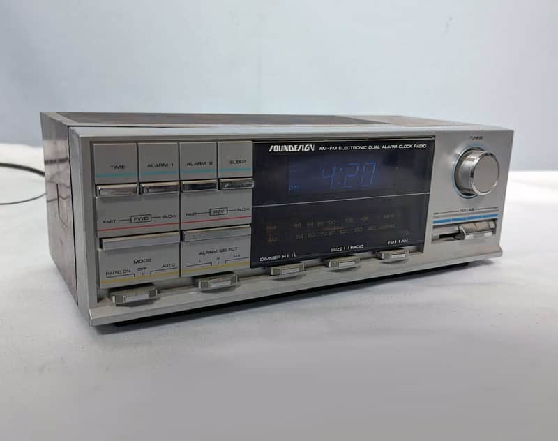 Vintage Retro 80's Soundesign Clock Radio 3789-(A) AM/FM Woodgrain