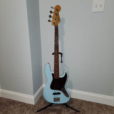 Fender Vintera '60s Jazz Bass with Pau Ferro Fretboard 2019 - Present - Daphne Blue image 2