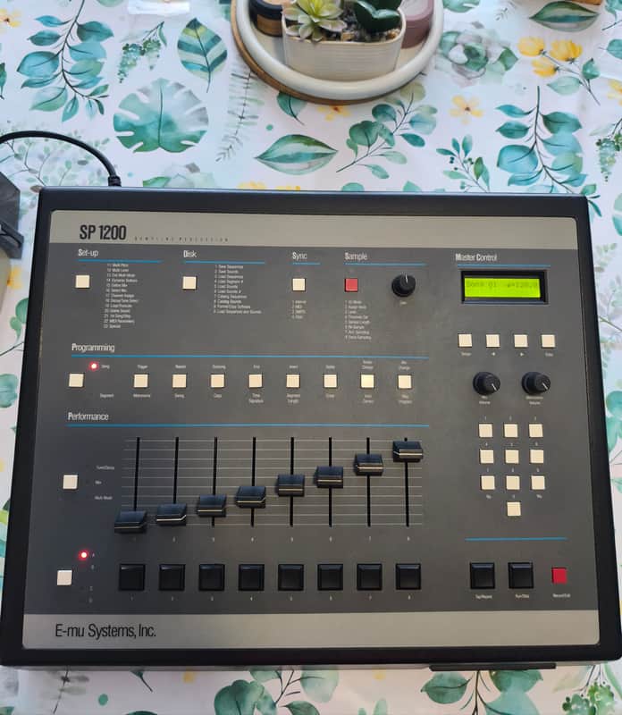 E-MU Systems SP-1200 8-Voice Drum Sampler 1987 - 1996 - Black image 1