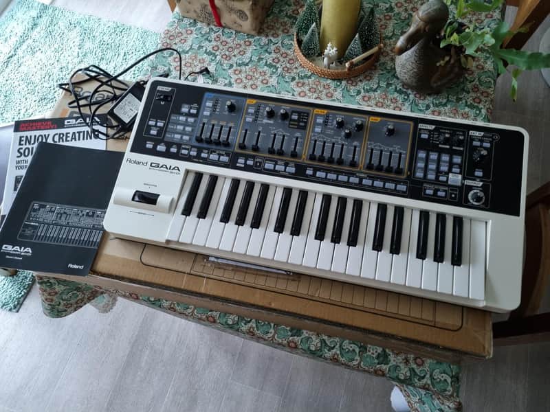 Roland SH-01 GAIA 37-Key Digital Synthesizer | Reverb UK