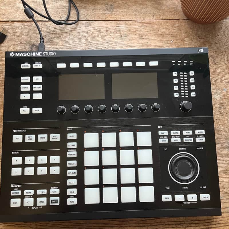 Native Instruments Maschine Studio 2010s - Black image 1