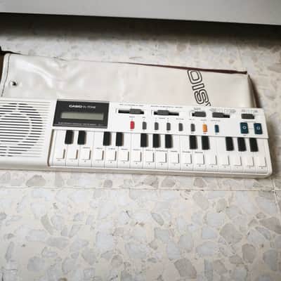 Casio VL-1 VL-Tone 29-Key Synthesizer Keyboard 1979 - 1984 - White