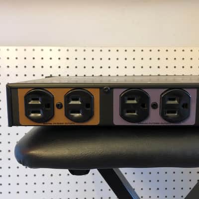 Monster Power Pro 2500 10-Outlet Power Center Conditioner Rack Mount image 5
