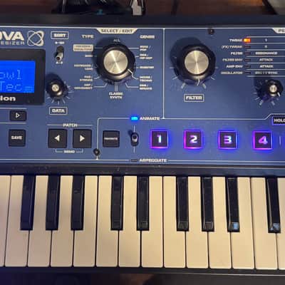 Novation MiniNova 37-Key 18-Voice Synthesizer 2012 - Present - Blue