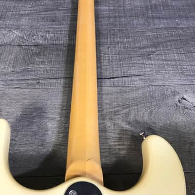 Mosrite Ventures Model 1965 Pearl White image 11