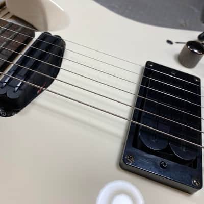 Mitchell MD200 - White - Includes Hardshell Case image 9