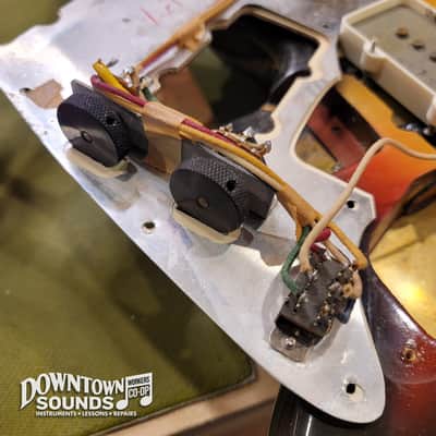 1966 Fender Jazzmaster with Fender OHSC - 3-Tone Sunburst, 8lbs image 17