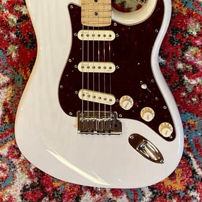 Fender American Deluxe Ash Stratocaster 2015 White Blonde, Very Good, SKU: 9077GT image 2