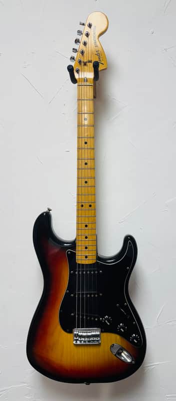 Fender Stratocaster 1977 - 3 Tone Sunburst - Very Good