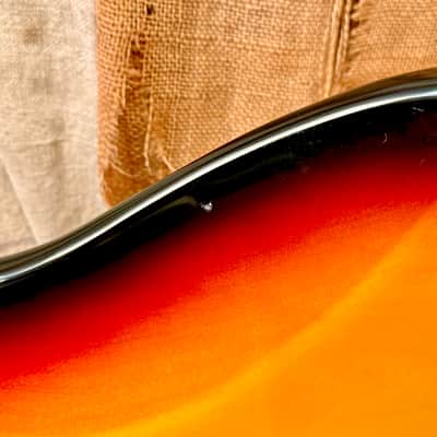 Fender MIJ Traditional 60's Jaguar 2021 - 3 Tone Sunburst image 16