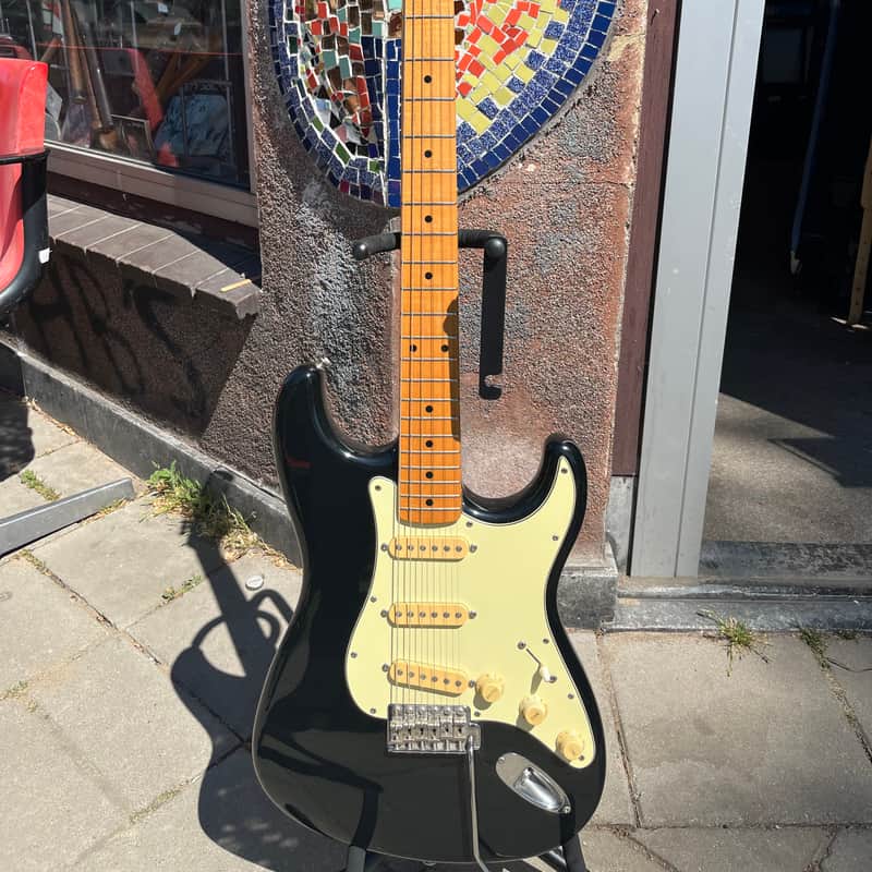 1985 Squier Stratocaster MIJ Black