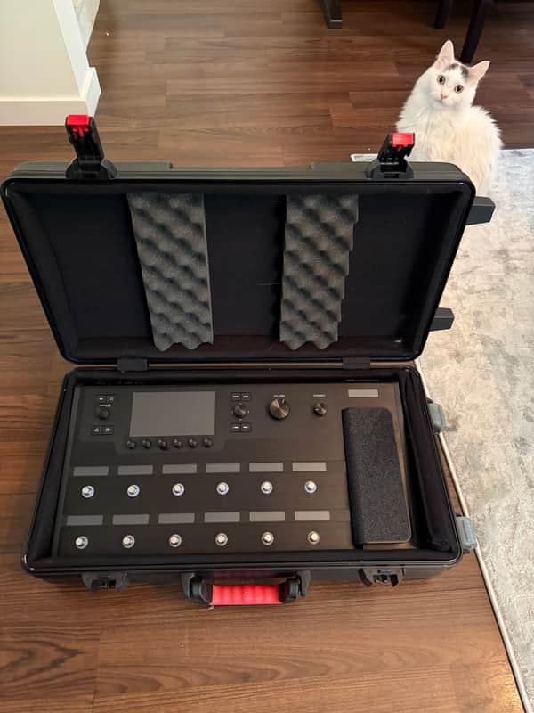 Line 6 Helix Floor with Gator Hardshell Rolling Case. image 1
