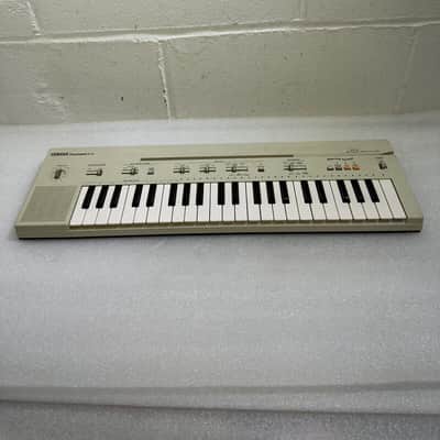 Yamaha PortaSound PC-50 Portable Keyboard Playcard System With Case Used