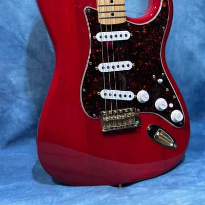 Fender Deluxe Super Strat 2001 - Crimson Red Transparent image 4