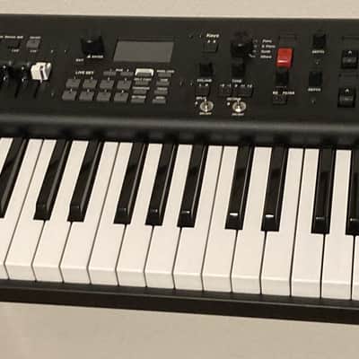 Yamaha YC61 61-Key Stage Keyboard image 9