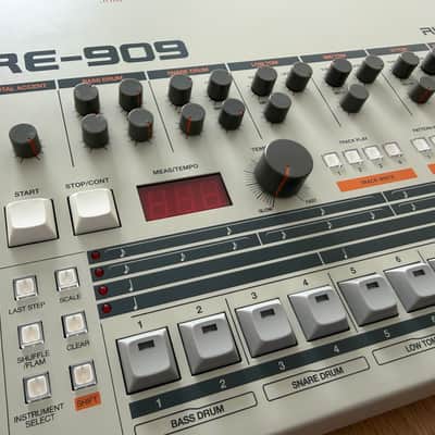 Dinsync RE-909 with extras image 2