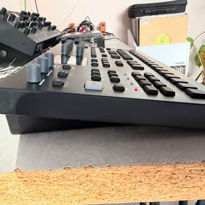 VERY NEW Elektron Analog Four MKII 4-Voice Tabletop Analog Synthesizer 2020 - Present - Black image 3