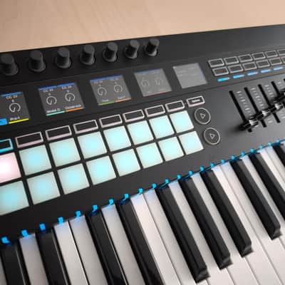 Novation ReMOTE 61 SL MKIII MIDI Controller 2018 - Present - Black image 7