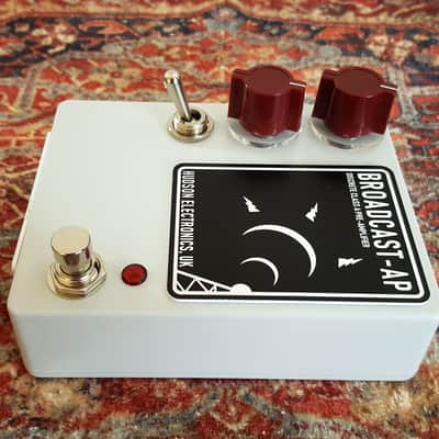 Hudson Electronics Broadcast-AP Ariel Posen Signature 2019 - Present - White image 7