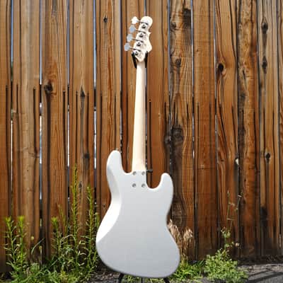 G&L USA Fullerton Deluxe JB MFD Silver Metallic Left Handed 4-String Electric Bass Guitar w/ Gig Bag (2025) image 3