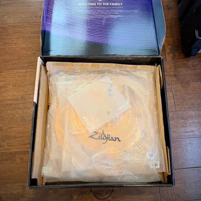 Zildjian I Family Essentials Plus Box Set 13/14/18" Cymbal Pack image 11