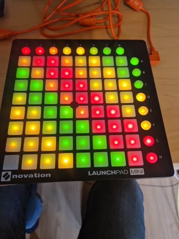 Novation Launchpad Mini Mk1 2013 - 2015 - Plastic image 1